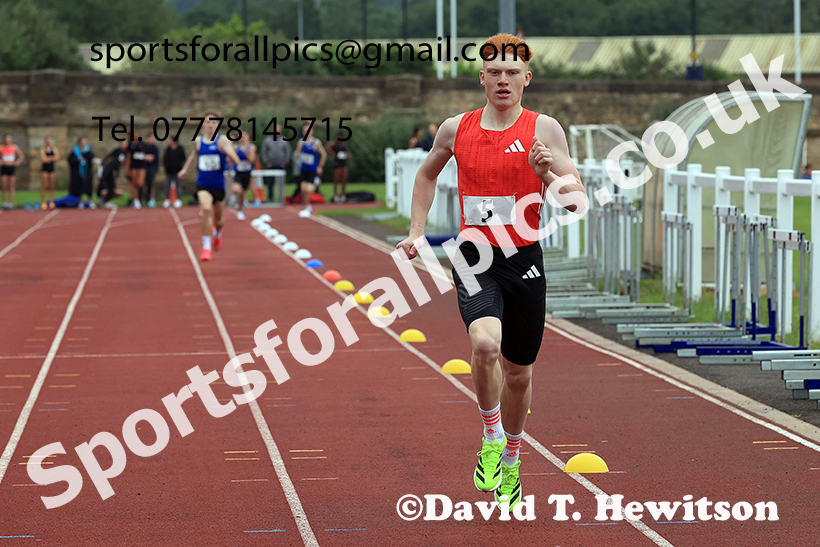 Boys 800 metres, 2025 Northumberland Schools Track and Fields, Wentworth, Hexham. Photo: David T. Hewitson/Sports for All Pics